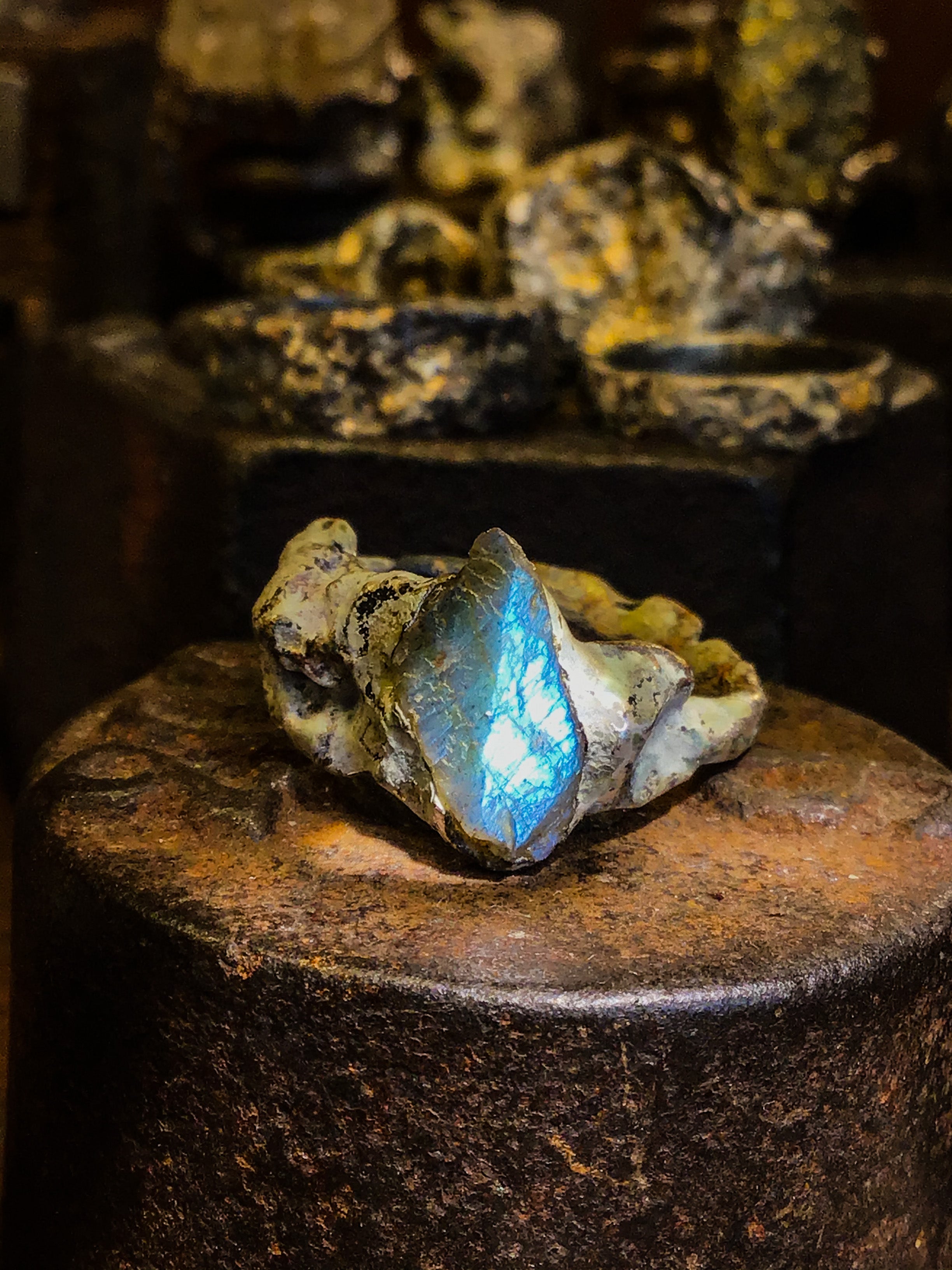 Oxdised Silver Linen Labradorite Ring