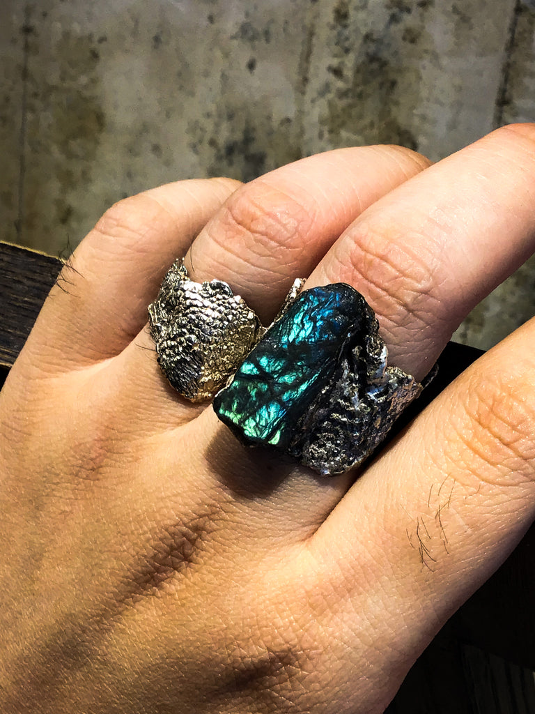 Oxdised Silver Linen Giant Labradorite Ring – The Polska Traveller